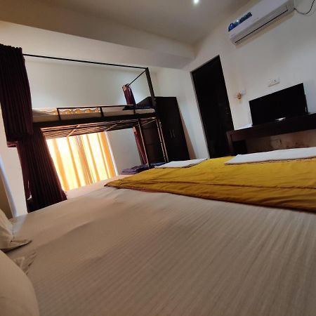 Joey'S Hostel Agra Agra  Bagian luar foto