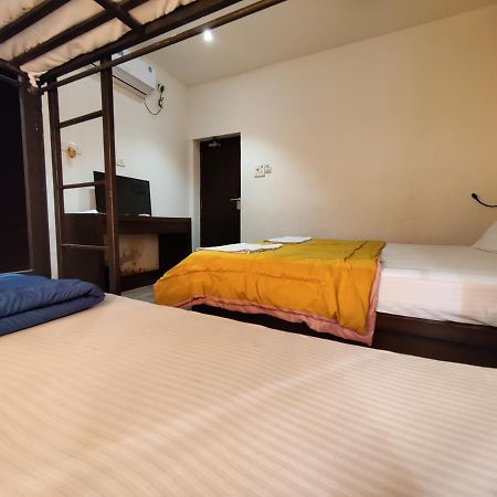 Joey'S Hostel Agra Agra  Bagian luar foto