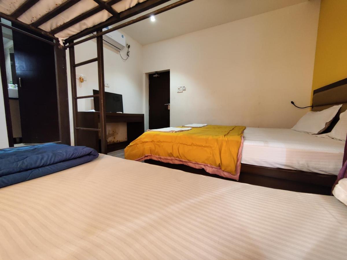 Joey'S Hostel Agra Agra  Bagian luar foto