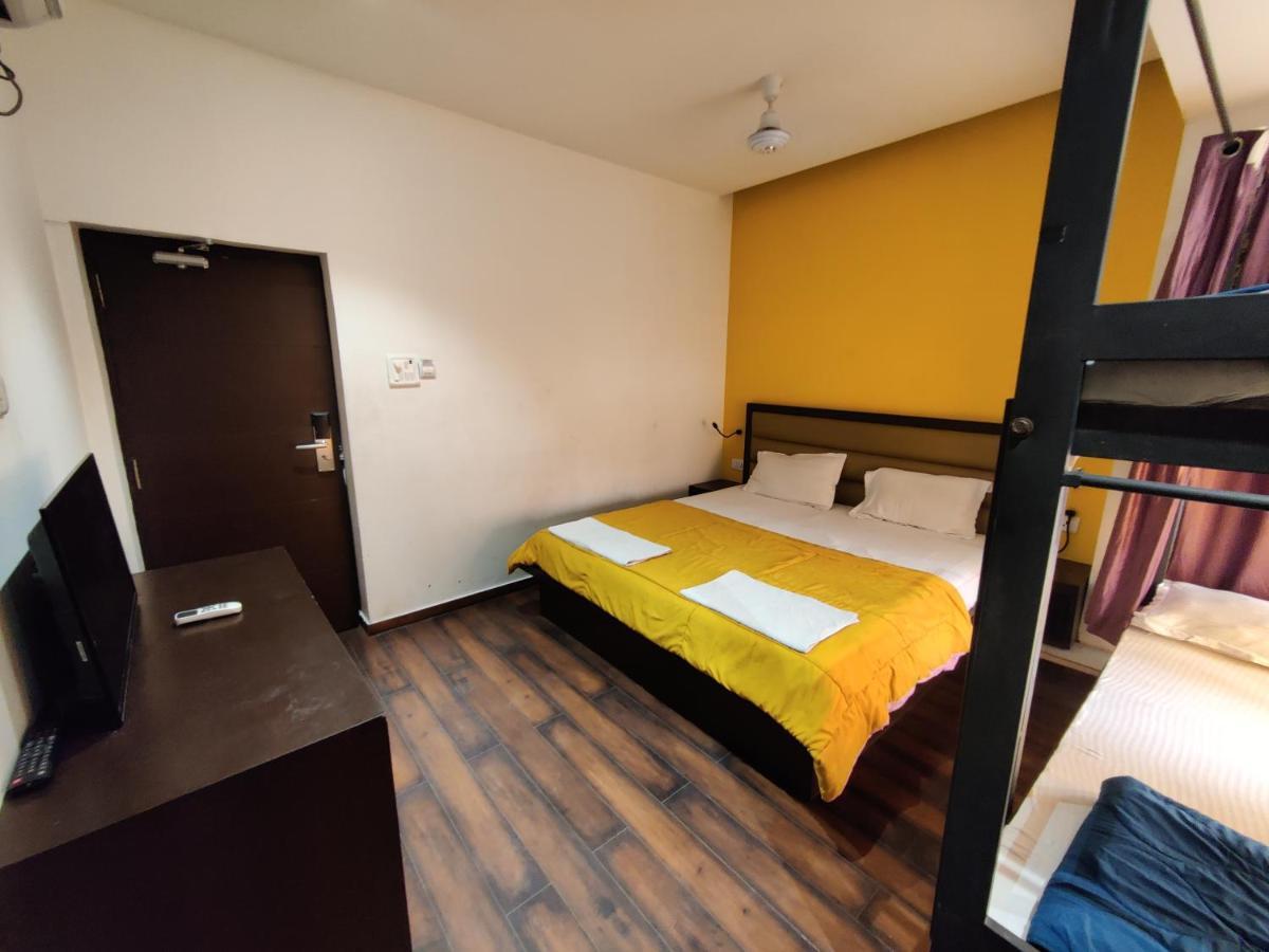 Joey'S Hostel Agra Agra  Bagian luar foto